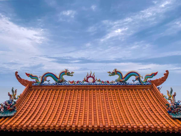 Hermoso Techo Del Templo Con Cielo Azul Nublado Isla Taiwán — Foto de Stock