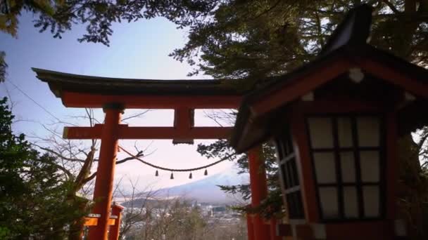 Ein Traditionelles Rotes Torii Tor Ist Ein Wunderschönes Wahrzeichen Japanische — Stockvideo
