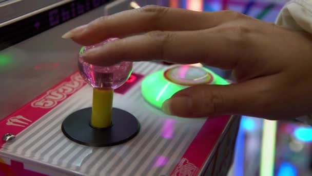 Tokyo Japon Février 2020 Femme Utilisé Joystic Bouton Sur Arcade — Video