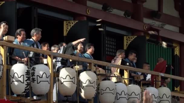 Tokio Japan Februar 2020 Zeitlupe Asiatischer Männer Traditioneller Kleidung Werfen — Stockvideo