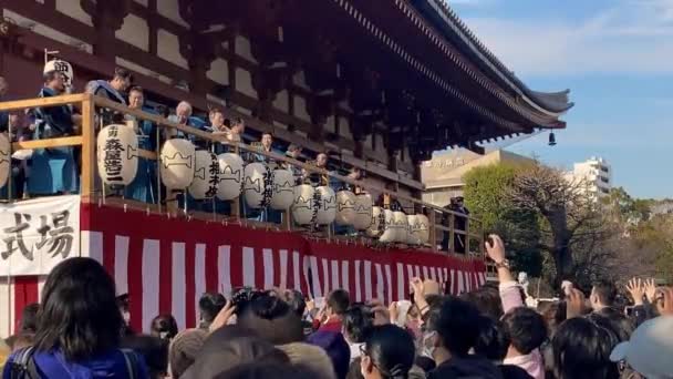 Tokio Japonia Lutego 2020 Azjaci Ubrani Tradycyjne Stroje Rzucają Suszoną — Wideo stockowe