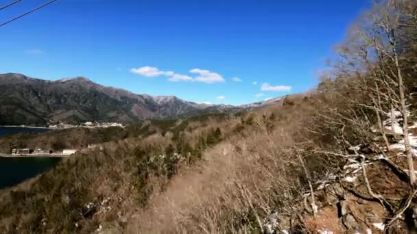 在阳光明媚的日子里 福田镇川口湖和雪山的景色从缆车上看去 冬季是晴朗的蓝天 — 图库视频影像