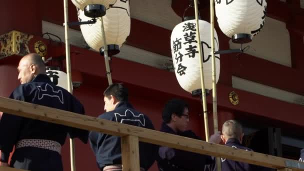 Tokyo Japan Februari 2020 Slowmotion Asiatiska Män Klädda Traditionella Papper — Stockvideo