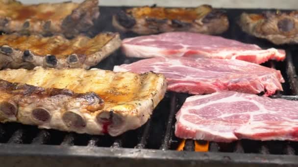 Slowmotion Chef Cooking Tasty Ribs Pork Barbecue Grill Close Delicious — Videoclip de stoc