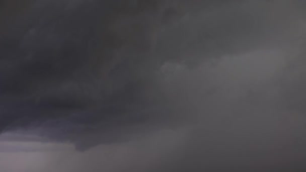 Tijden Van Donkere Stormwolken Maken Lucht Het Zwart Regen Komt — Stockvideo