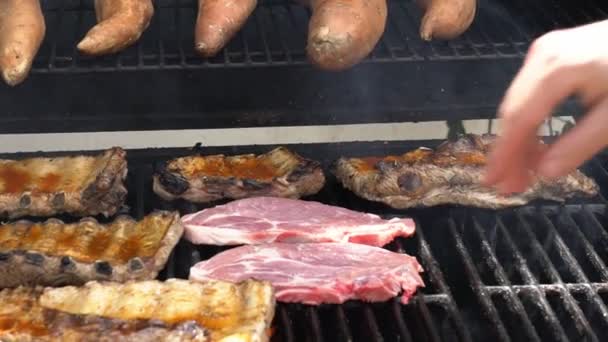 Slowmotion Chef Cooking Tasty Ribs Pork Barbecue Grill Close Delicious — Videoclip de stoc