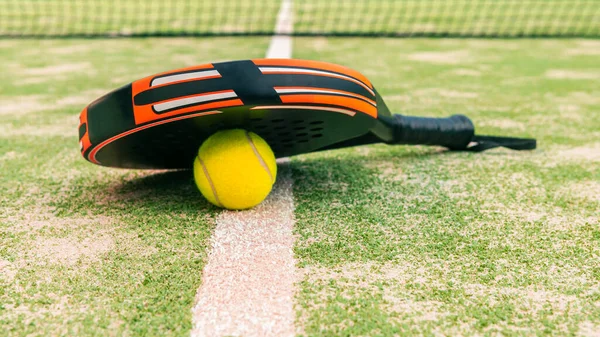 Yellow Ball Padel Racket Net Green Court Grass Turf Outdoors — Foto Stock