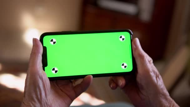 Wrinkled Hands Old Woman Holds Smartphone Green Screen Your Mockup — Stock Video