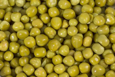 arka planı yeşil konserve bezelye