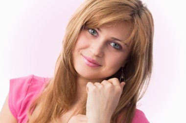 güzel saç ve makyaj ile sevimli bir kız portret