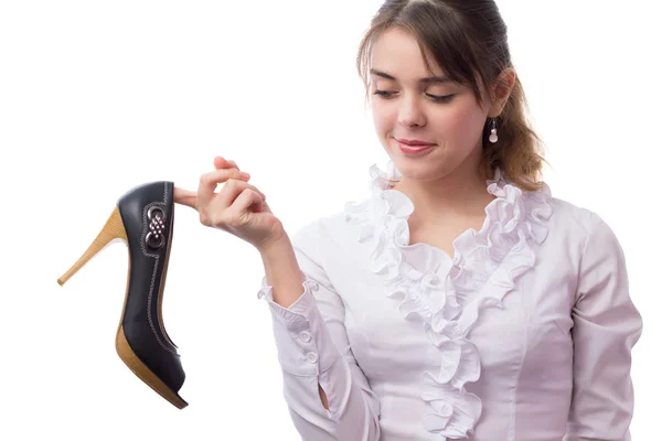 Mooi meisje adverteert schoenen met hoge hakken in haar handen — Stockfoto