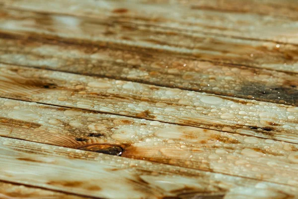 Hintergrund Aus Lackiertem Gebranntem Holz Mit Glänzenden Wassertropfen Aus Dem — Stockfoto