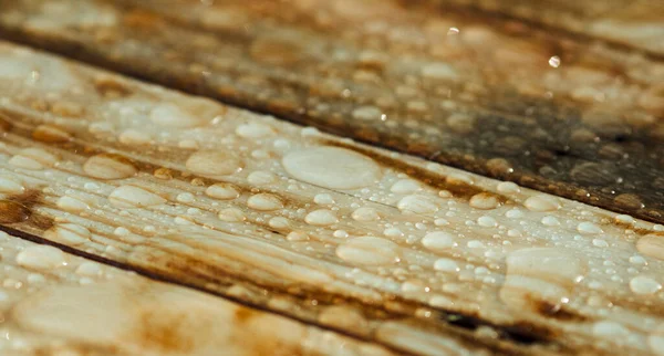 Fondo Madera Lacada Quemada Textura Con Gotas Agua Brillante Lluvia —  Fotos de Stock