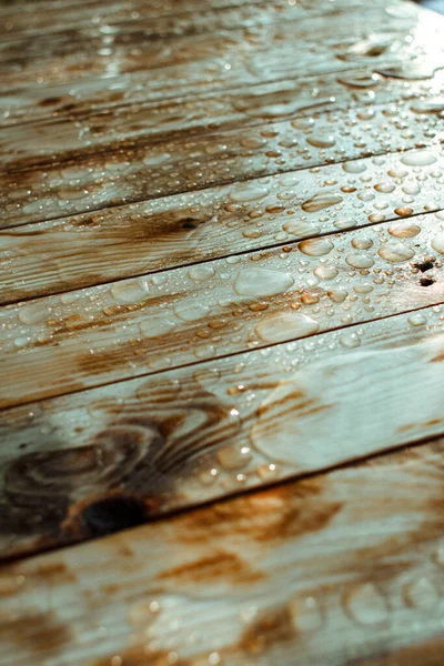 Pozadí Lakované Spálené Dřevěné Textury Lesklými Kapkami Vody Loužemi Deště — Stock fotografie