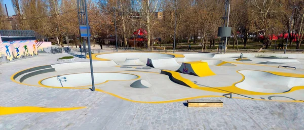 Yerevan Armenia Abril 2022 Parque Infantil Skate Sem Pessoas Lugar Fotos De Bancos De Imagens