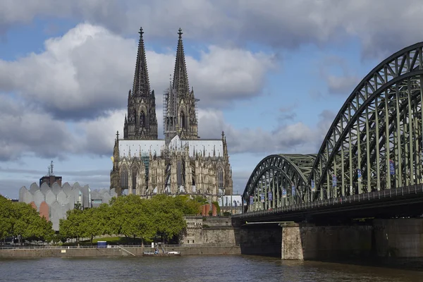 La cathédrale de Cologne à la lumière du jour — Photo