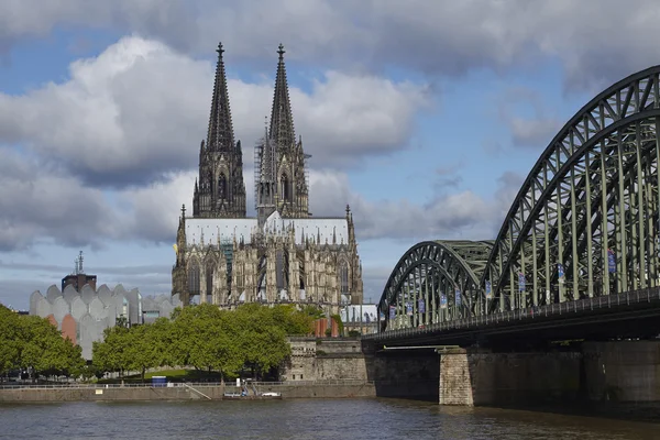 Kölner Dom bei Tageslicht — Stockfoto