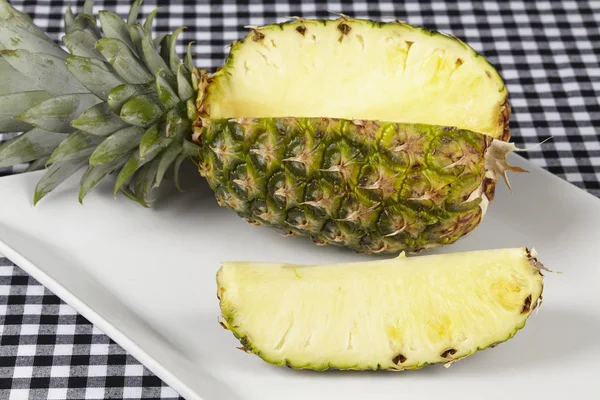 Cutted pineapple — Stock Photo, Image