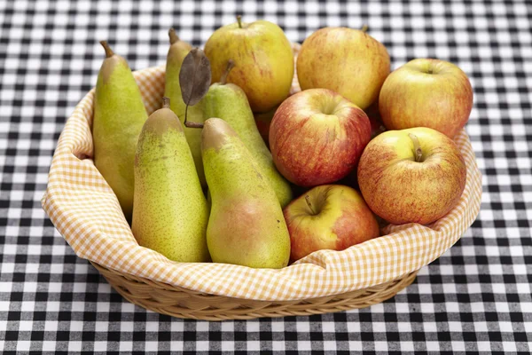 Basket of apples and pears — Stock Photo, Image