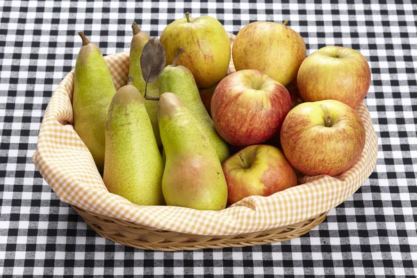 Basket of apples and pears — Stock Photo, Image