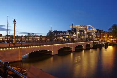 Amsterdam, Hollanda - akşam bir asma köprü