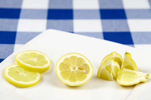Citron bitar och skivor — Stockfoto