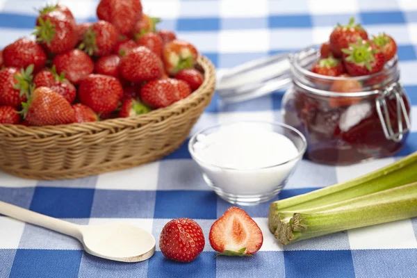 Cooking strawberry jam — Stock Photo, Image