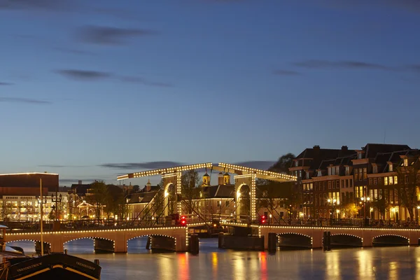 Amsterdam, Pays-Bas - Pont-levis dans la soirée — Photo