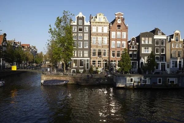 Amsterdam, Nederländerna - gamla hus — Stockfoto