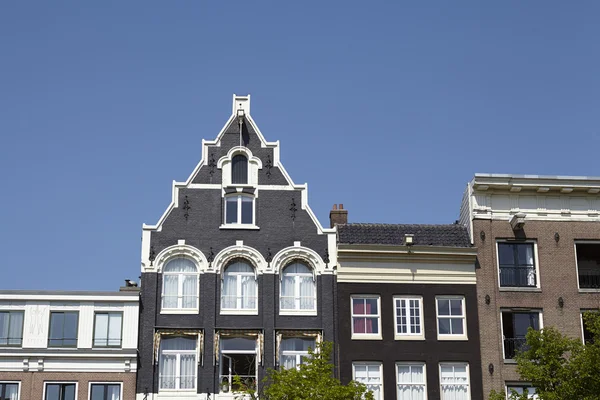 Amsterdam, niederland - giebel alter häuser — Stockfoto