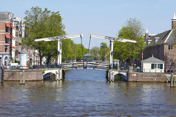 Amsterdam, Holandia - most zwodzony — Zdjęcie stockowe