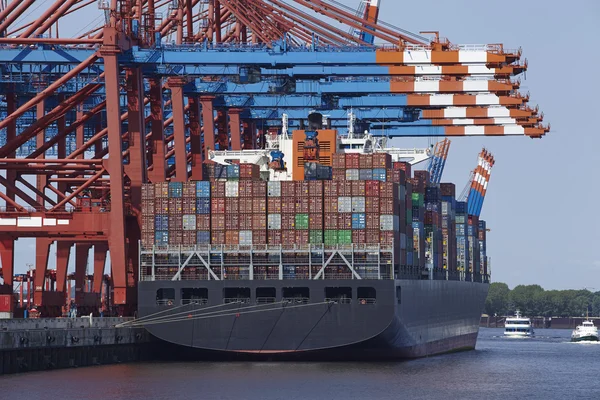 Containerportalkran und Containerschiff — Stockfoto