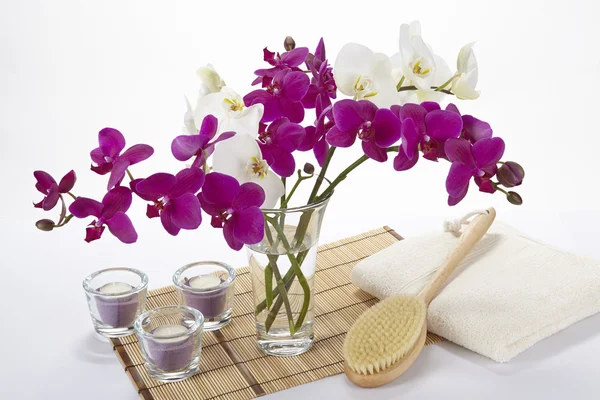 Wellness - Bath brush, towel, orchids and tealights — Stock Photo, Image