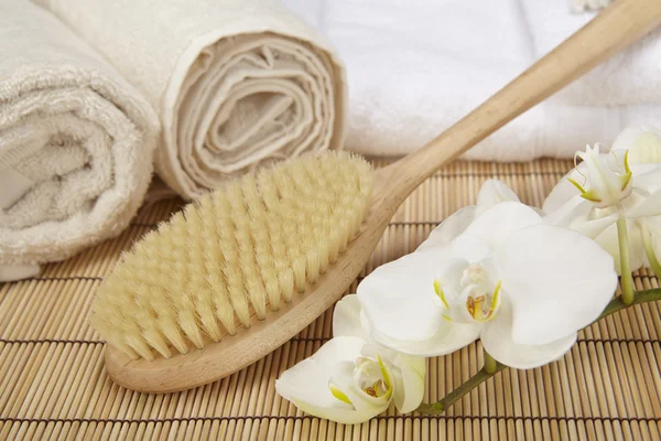 Wellness - Bath brush, rolled towels and orchids — Stock Photo, Image