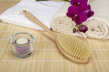 Sağlık - banyo fırçası, katlanmış ve rulo havlu