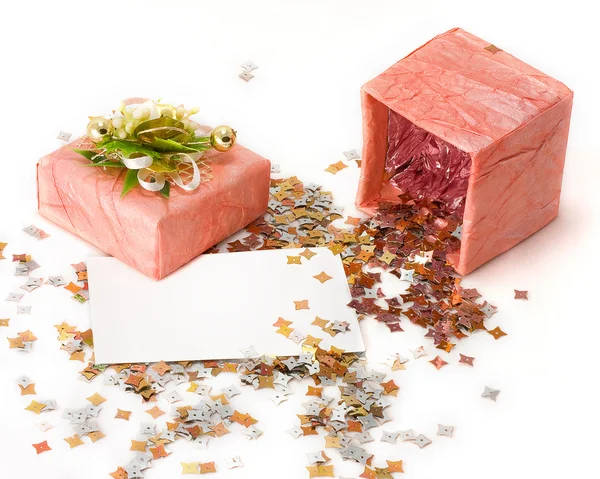 Scatola rosa, confetti e cartoncino — Foto Stock