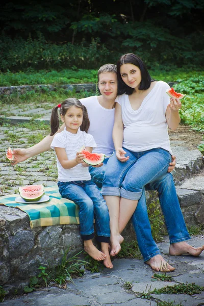 Family eating watermelon — Stock Photo, Image