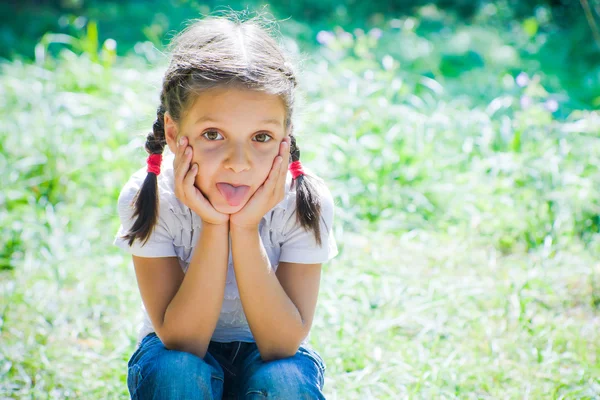 Chica pone su lengua —  Fotos de Stock