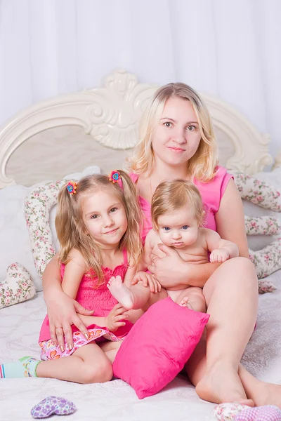 Happy family on the bed — Stock Photo, Image