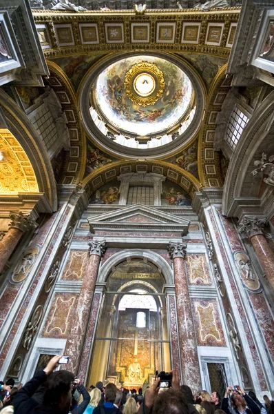 Inside st.Peter's Cathdral in Vatican — Stock Photo, Image