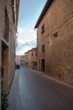 eski şehrin sessiz sokakları