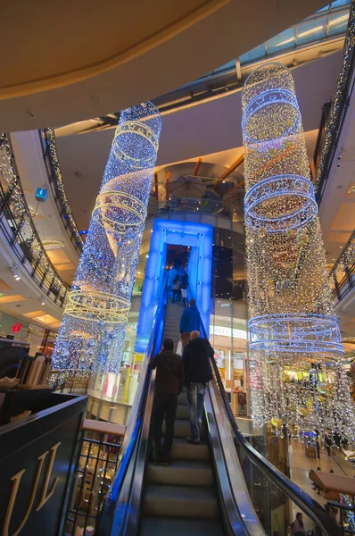 Decoraciones de Navidad en el centro comercial Palladium —  Fotos de Stock