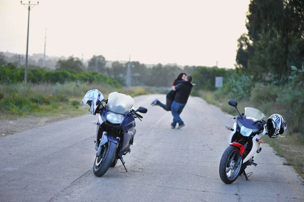 Road romantisch. De fietsers — Stockfoto