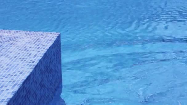 Acqua blu in piscina — Video Stock