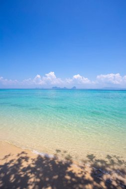 Koh Ngai 'deki güzel plajlar, Andaman Sahili' nin güneyi, Krabi Eyaleti, Tayland.