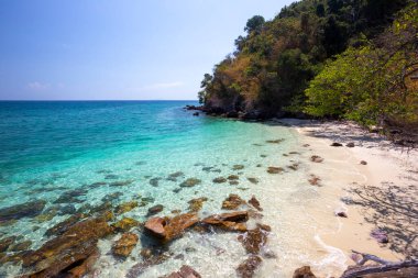 Koh Ngai 'deki güzel plajlar, Andaman Sahili' nin güneyi, Krabi Eyaleti, Tayland.