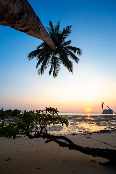 日の出前の光 タイ王国トランプ県ンガイ — ストック写真