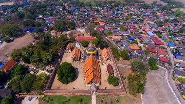 Havadan görünümü Phra ki Lampang Luang Lanna usulü Budist tapınağı, Lampang Eyaleti, Tayland olduğunu.