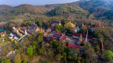 Wat phra that suthon mongkol keeree in air view, Phrea state, Tayland.