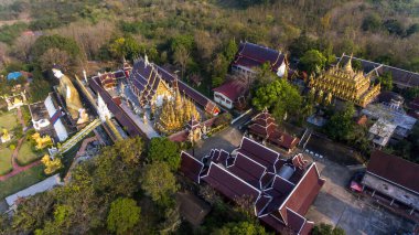 Wat phra that suthon mongkol keeree in air view, Phrea state, Tayland.